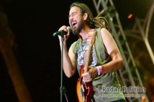 “Noches Pegajosas” reúne a más de 4 mil personas en una noche de música y energía en La Paz