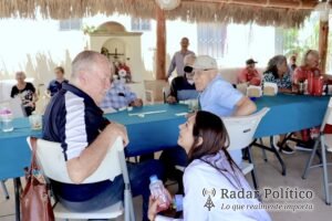 SMDIF Los Cabos mantiene cercanía con personas adultas mayores que asisten a Casa de Día “Casa de la Alegría”