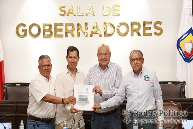 Atestigua Víctor Castro entrega de estudios para proyecto de desalación en Comondú