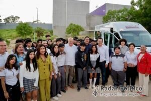 Gobierno del Estado entrega unidad de transporte al CECyT 05 Cabo San Lucas