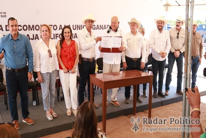 Respalda Gobierno de Víctor Castro al sector ganadero con entrega de predio y seguro de vida para 2027