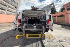 Recibe BCS dos unidades adaptadas para ampliar traslados de personas con discapacidad