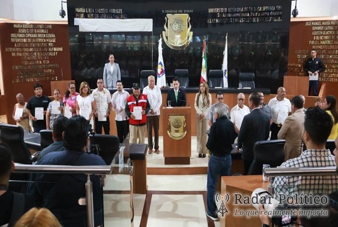 Devela Gobernador letras en memoria de las víctimas del huracán Liza, a 50 años de su paso por BCS