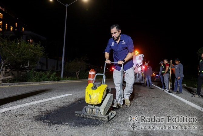 Continúa XV Ayuntamiento de Los Cabos con programa de bacheo nocturno en corredor turístico