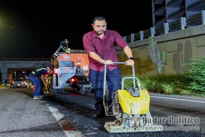 Supervisa Christian Agúndez trabajos de bacheo nocturno en corredor turístico de Los Cabos