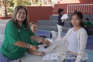 Beneficia XV Ayuntamiento a 5 mil 200 estudiantes con apoyos económicos