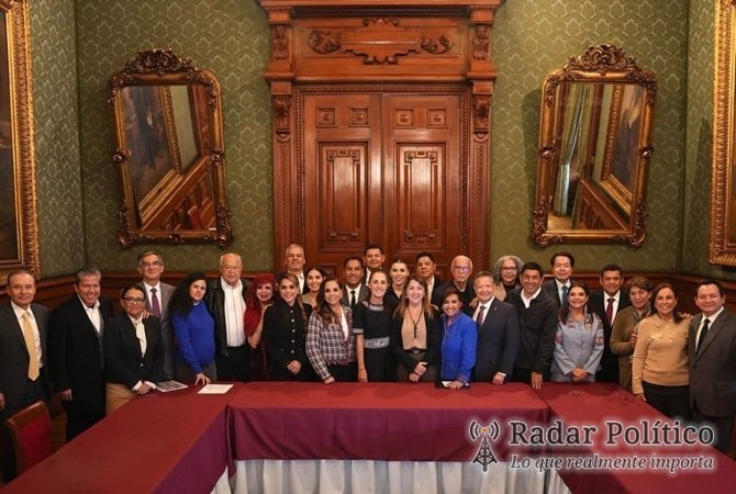 Participa Víctor Castro en reunión nacional; acuerdan agilizar trámites de vivienda y fortalecer IMSS-Bienestar en BCS