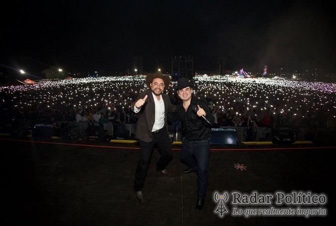 Ante más de 90 mil personas, Alfredo Olivas canta con Cabo San Lucas en las Fiestas Tradicionales 2026