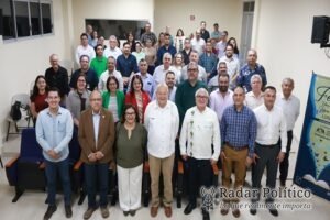 Asiste Víctor Castro a presentación de obra literaria en la UABCS