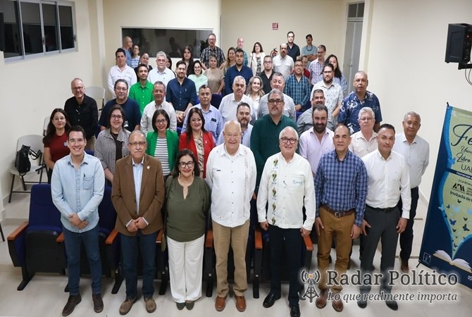 Asiste Víctor Castro a presentación de obra literaria en la UABCS